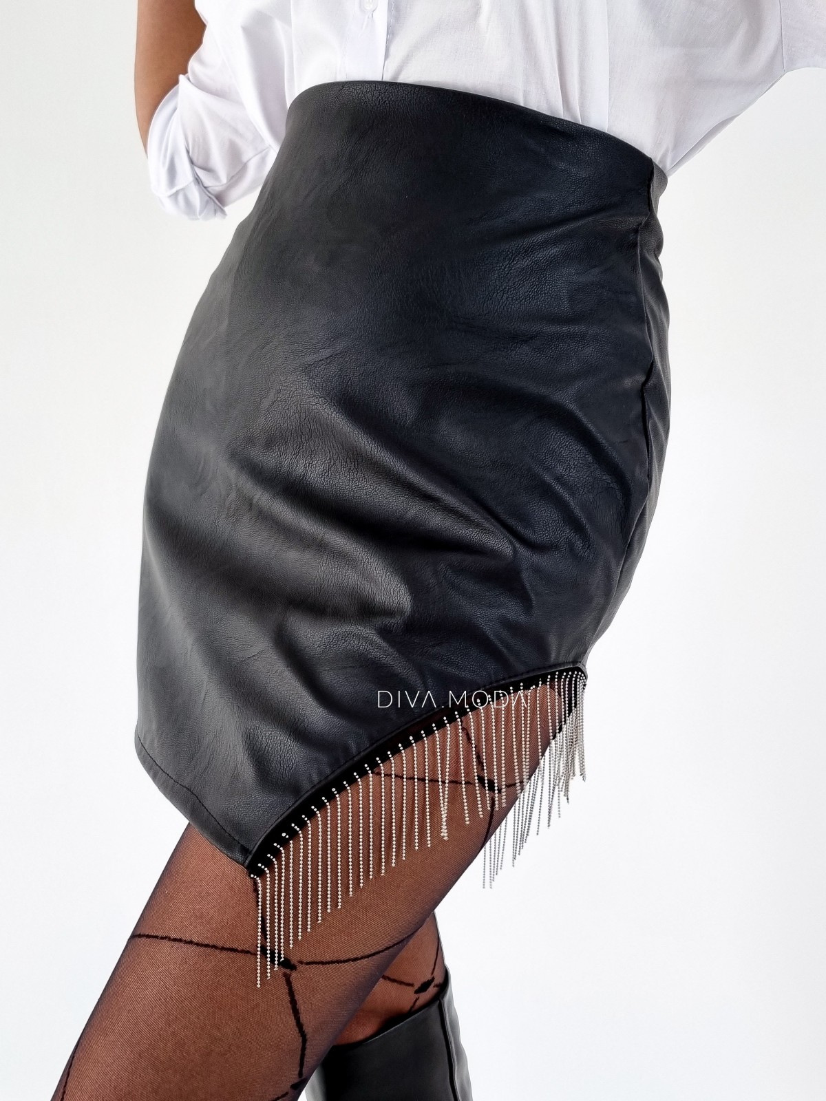 Koženková sukně s výkrojem a třásněmi S 526