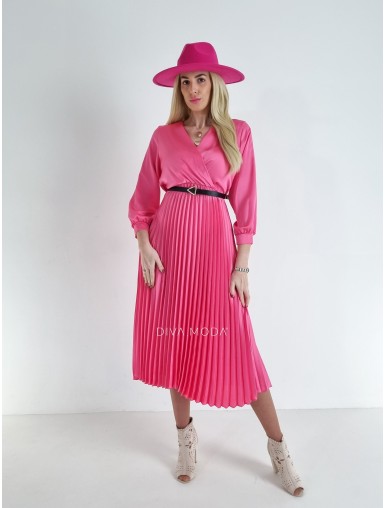 Saténové plisované šaty s páskem růžové S 499