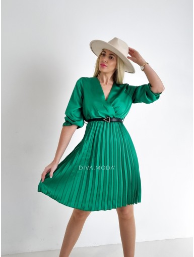 Saténové šaty s plisovanou sukní zelené A 67