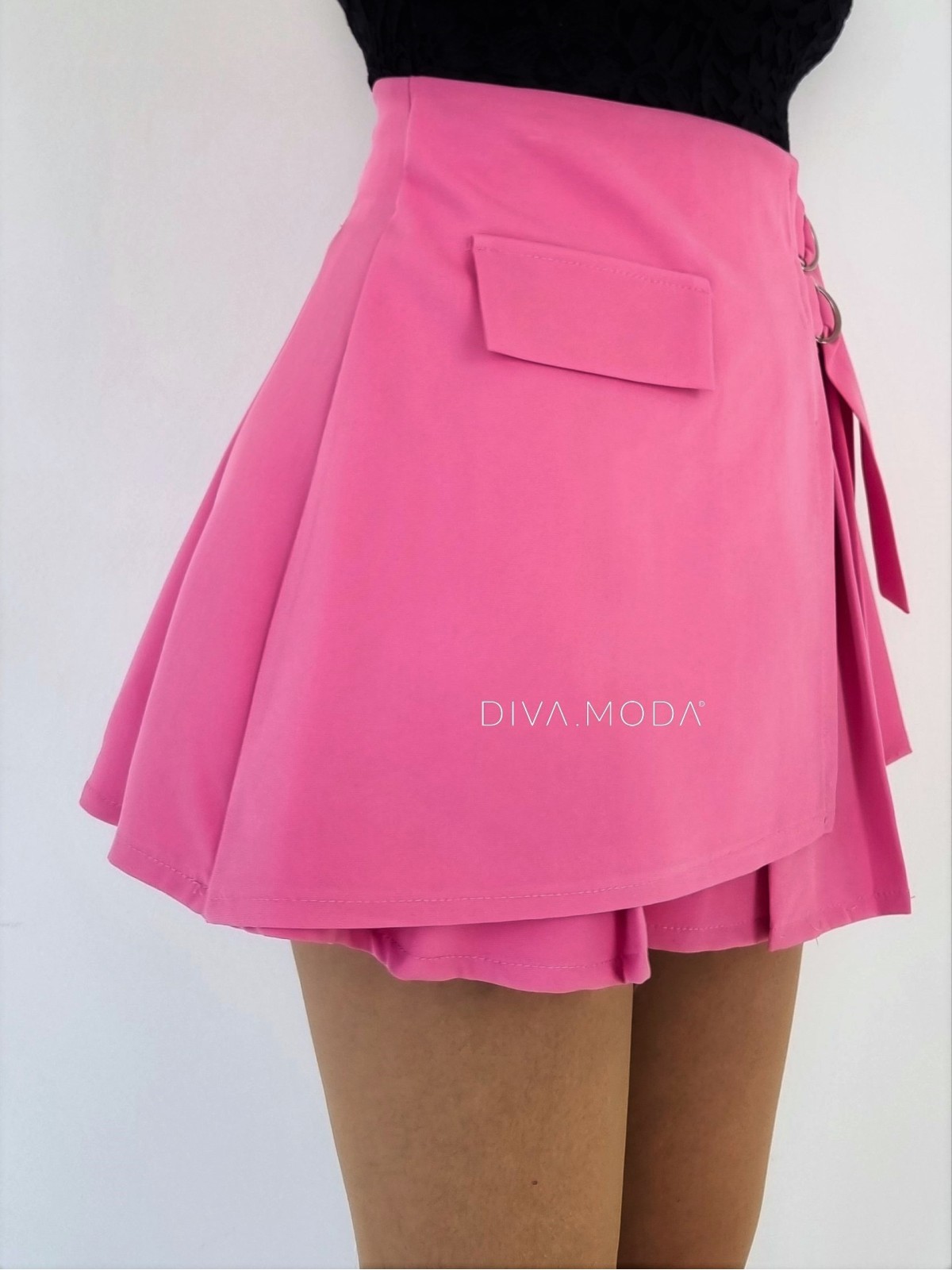 Skládaná krátká sukně s přezkou růžová A 76