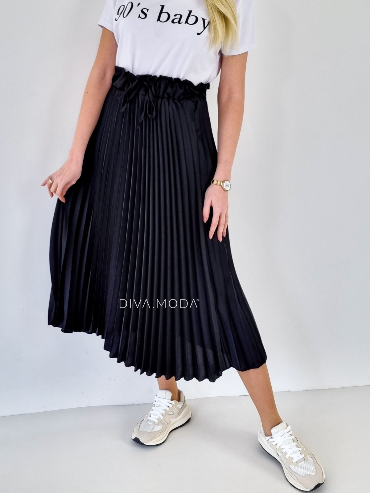 Maxi plisovaná sukně se šňůrkou černá A 150