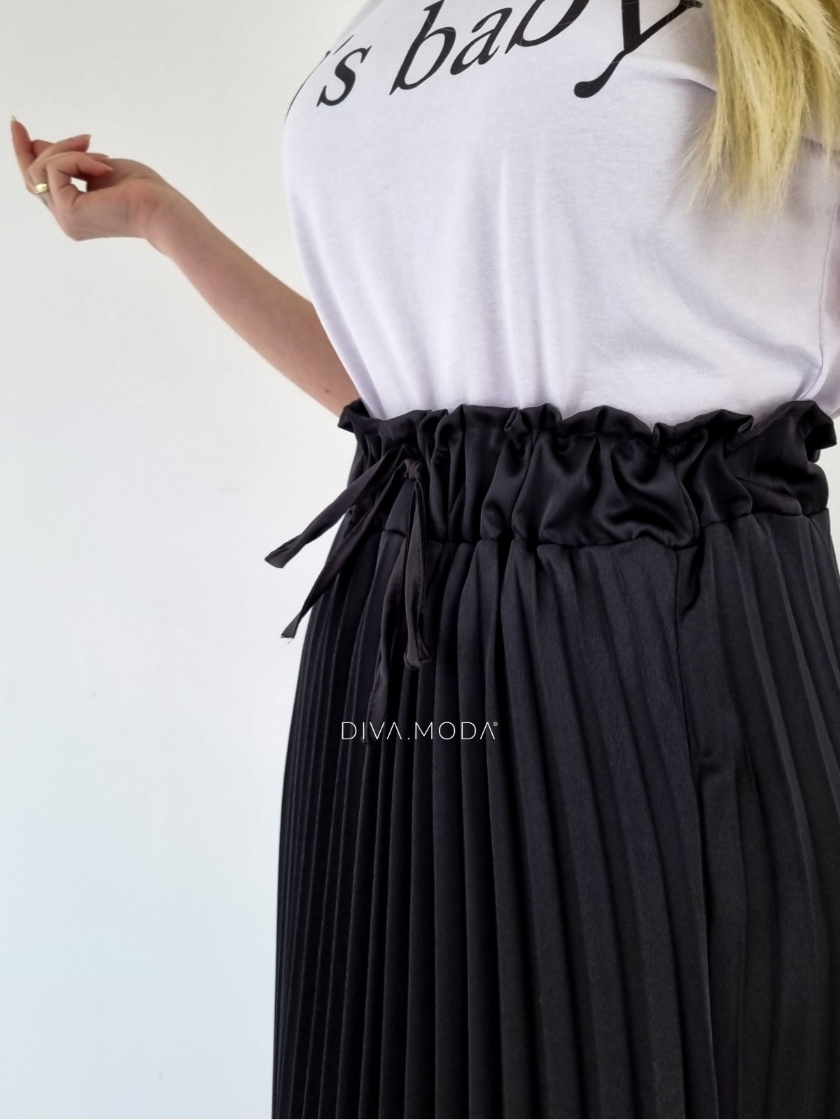 Maxi plisovaná sukně se šňůrkou černá A 150