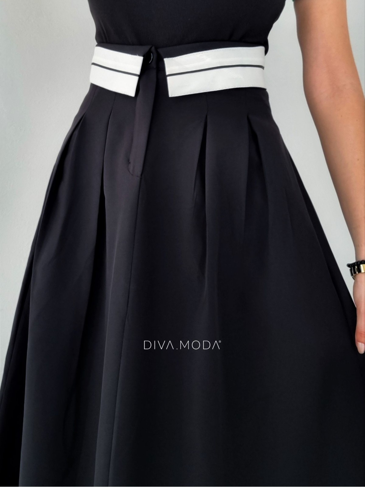 Maxi sukně s pasem černá A 220