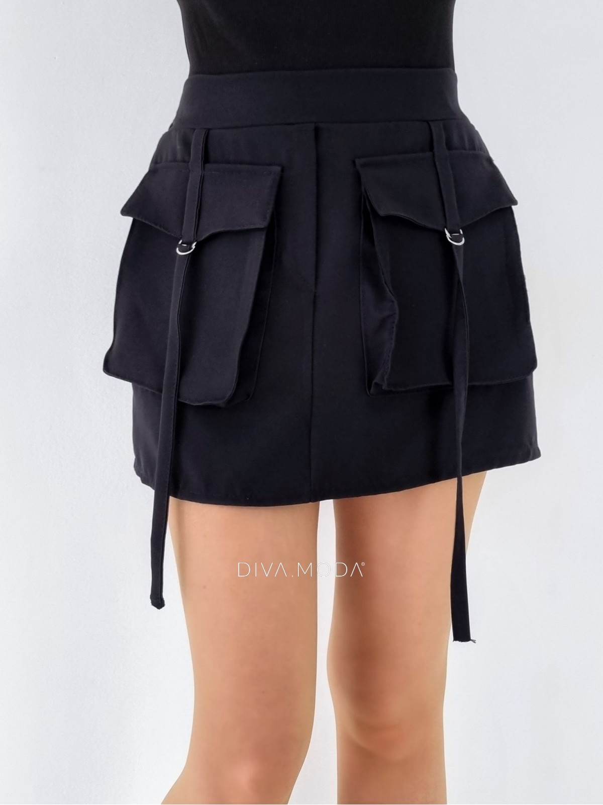Krátká sukně s kapsami černá A 222