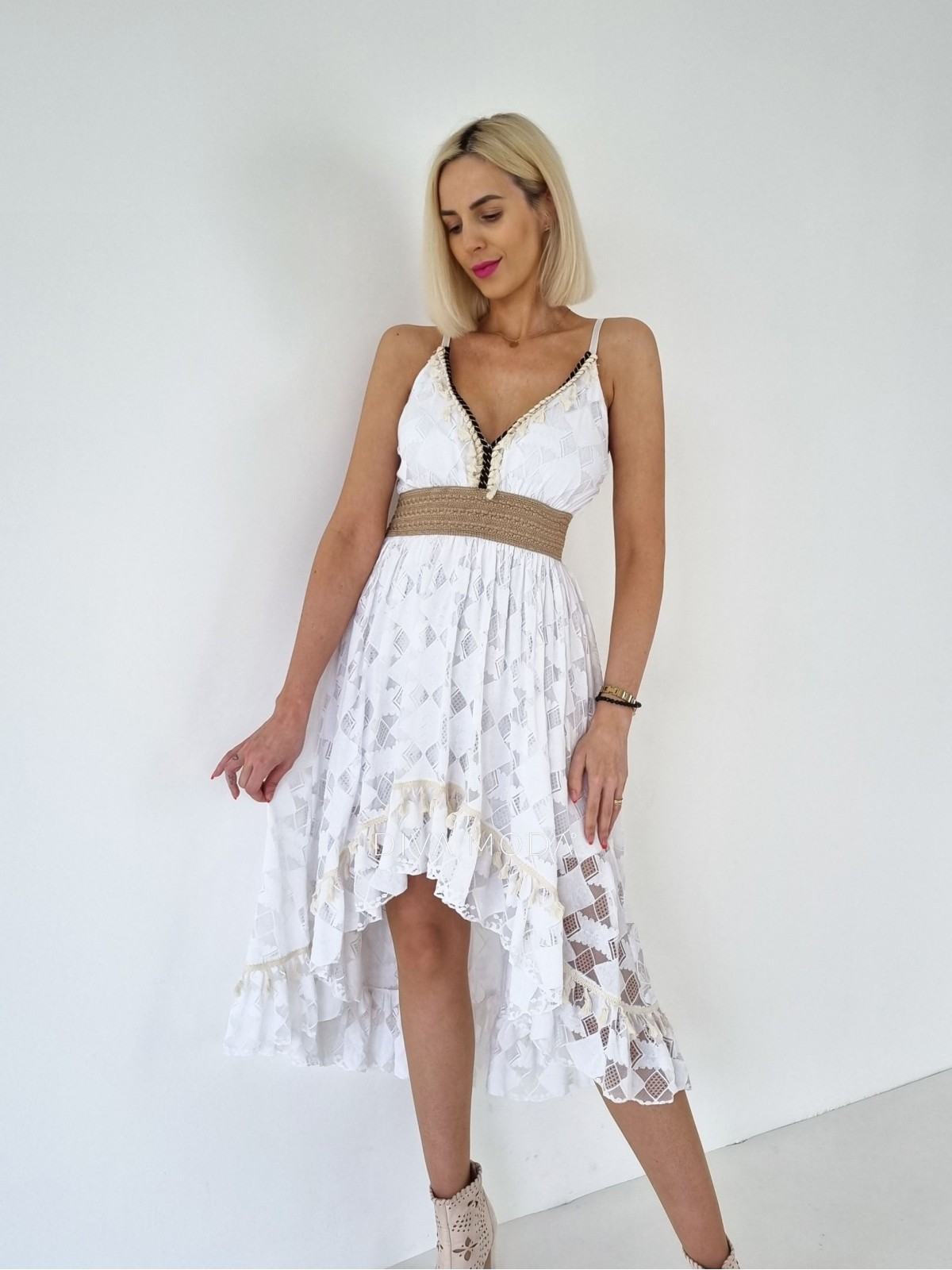 Asymetrické letní šaty se zdobením bílé B 7