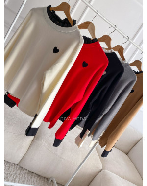 Svetrík s riasením pri krku srdiečko hnedý S 65