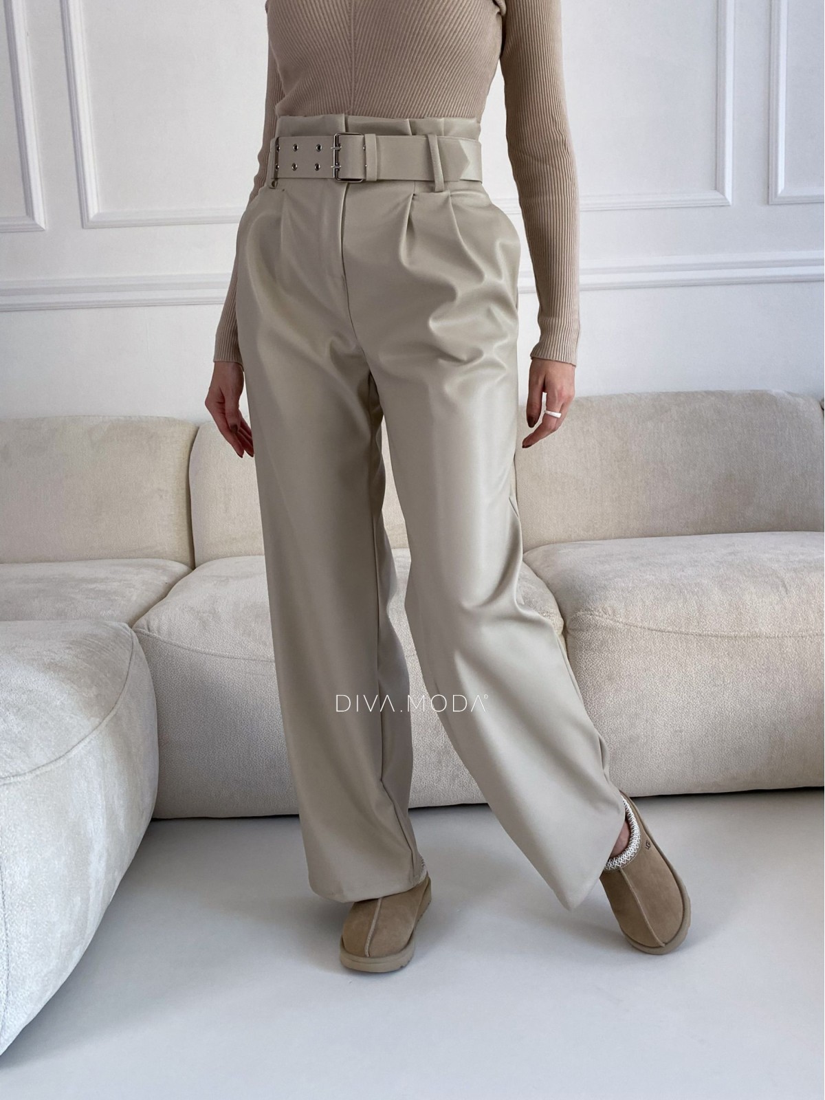 Koženkové široké nohavice béžové S 111