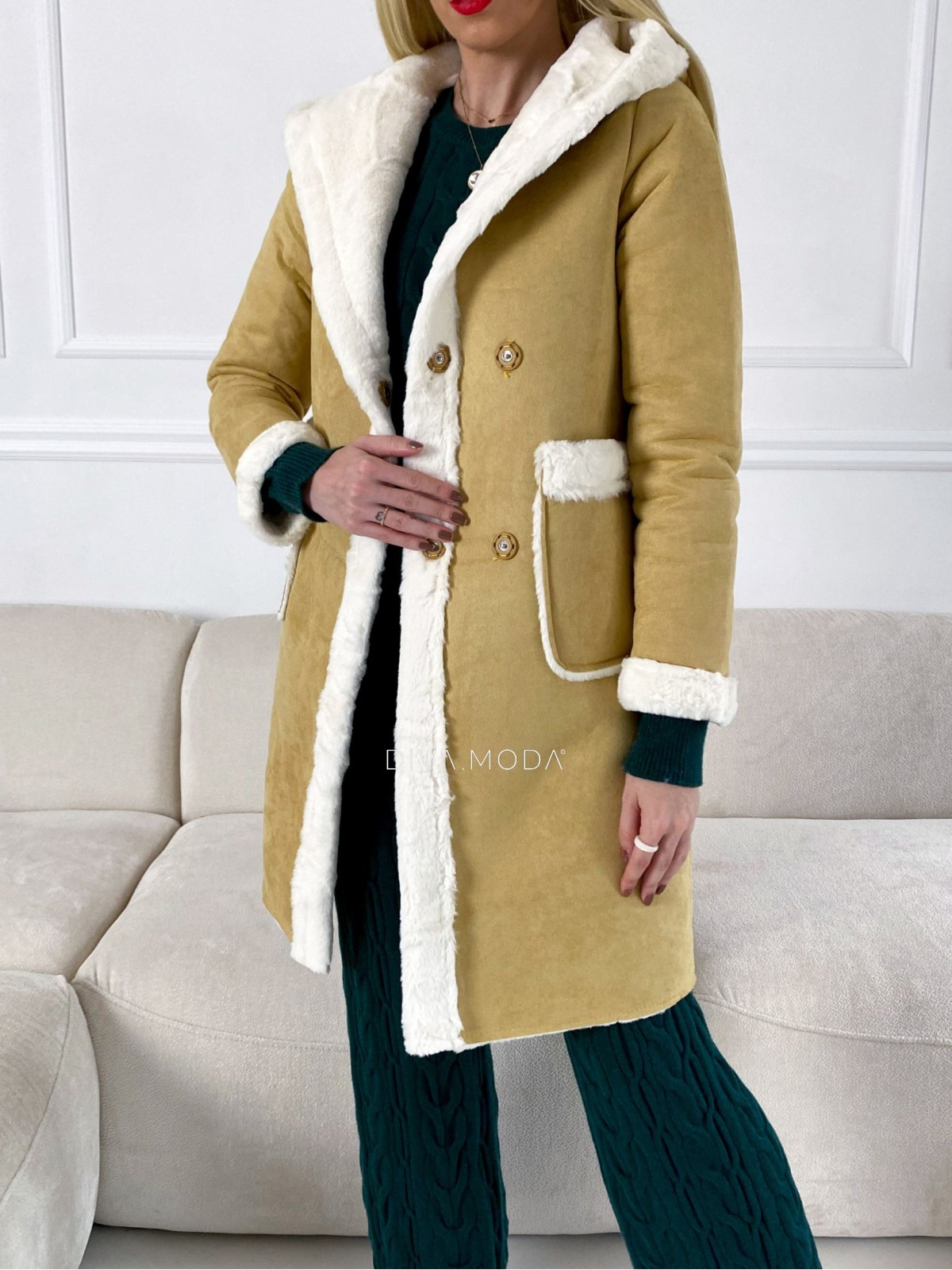 Kožešinový kabátek z broušené koženky s kapucí hořčicový P 40