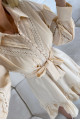 Šaty s výřezy a balonovými rukávy vanilkové M 31