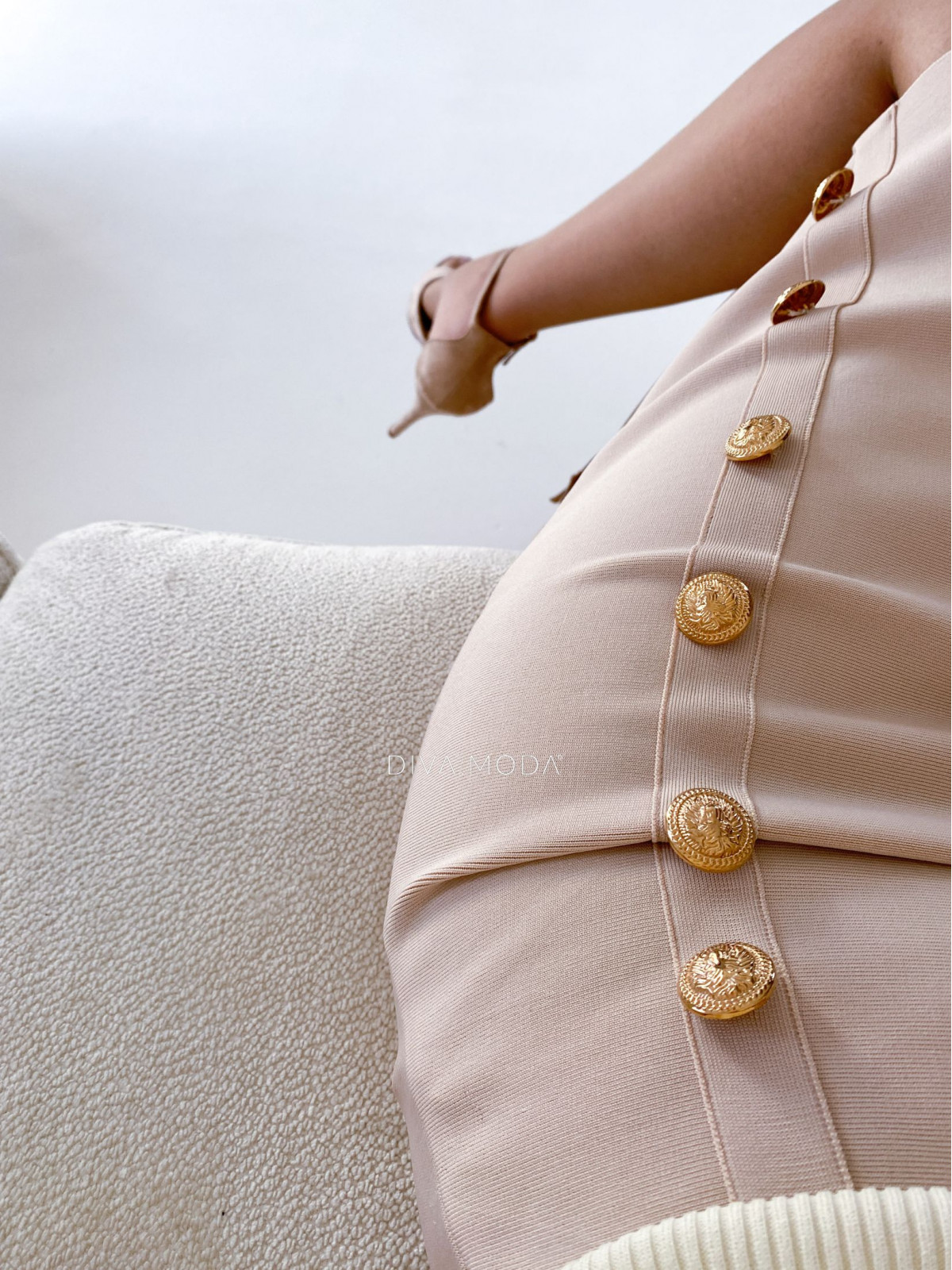 Bandážová midi sukně se zlatými knoflíčky béžová M 19