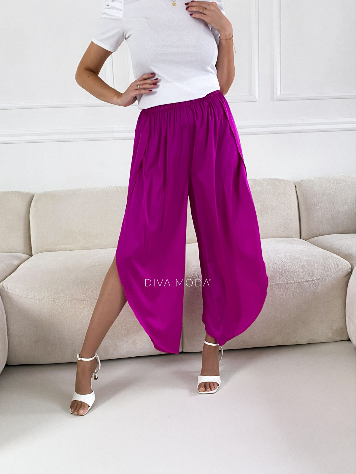 Lehké saténové kalhoty s rozparky lilkové M 163