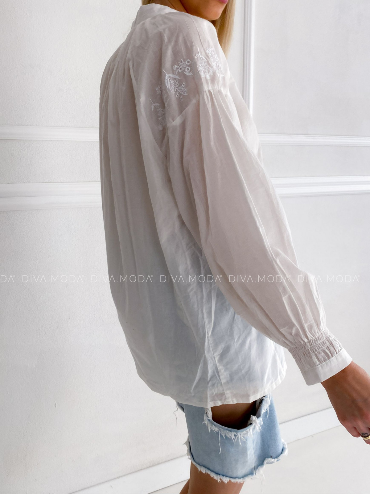 Bavlněná oversize Vyšívaná košile laura bílá P 132