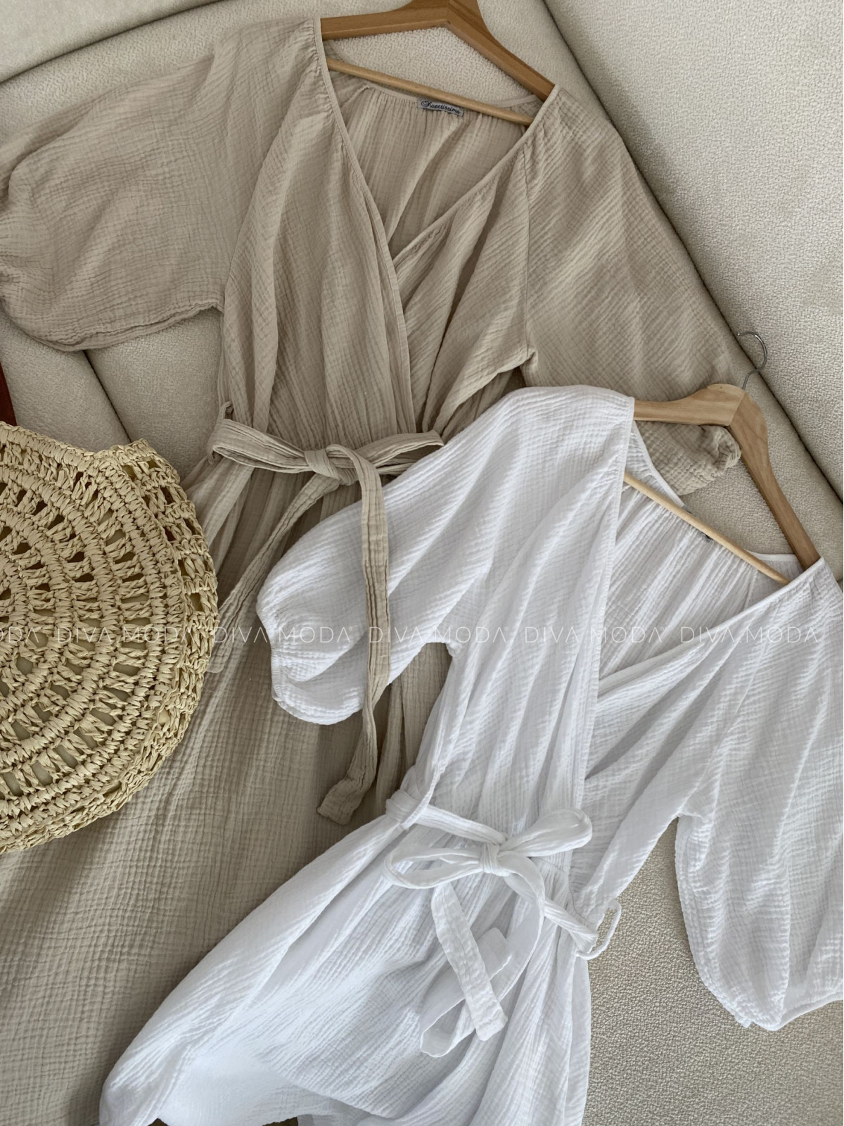 Mušelínové maxi šaty s páskem Liv bílé P 113