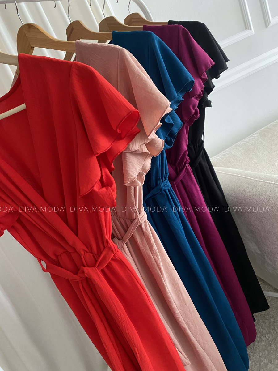 Maxi šaty s volánikmi na ramenách Iwet čierne P 115