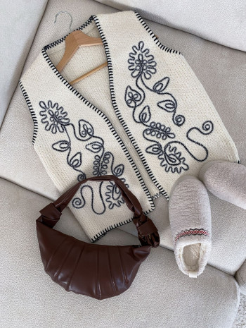 Úpletová vesta s vyšívaním ecru V 89