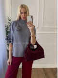 Oversize polorolák s bambuľkou sivý A 57 Oversize polorolák s bambuľkou sivý A 57