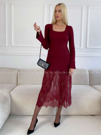 Úpletové maxi šaty s krajkovanou sukňou burgundy A 119