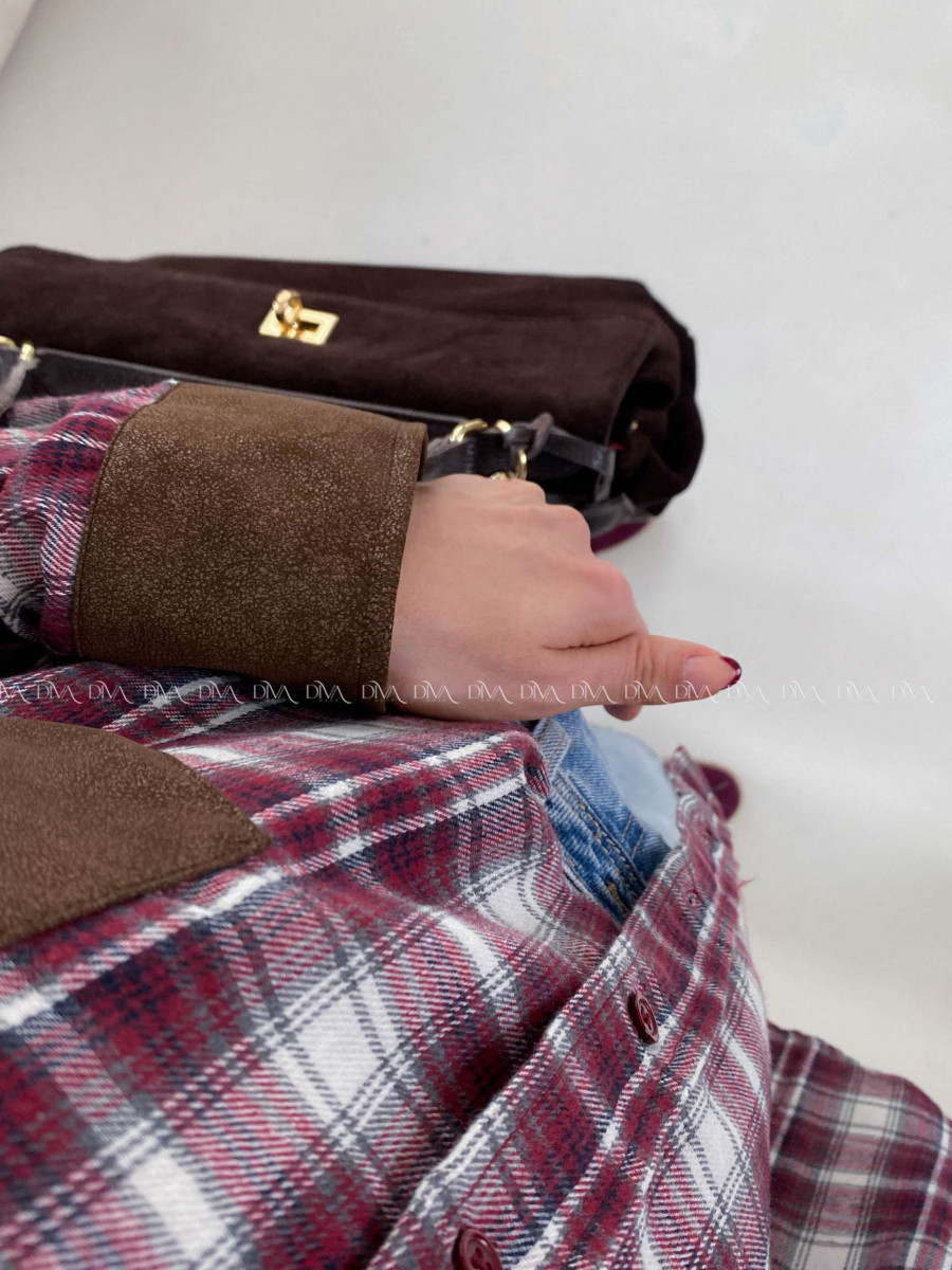 Karovana košeľa s eko koženkou B 45