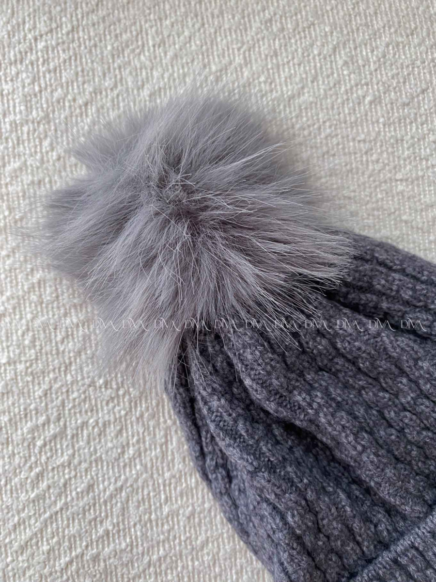 Pletená čiapka s mašličkou a brmbolcom šedá