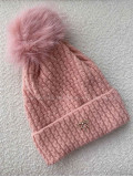Pletená čiapka s mašličkou a brmbolcom ružová