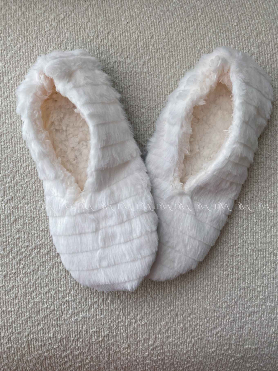 Kožušinové huňaté papučky biele Kožušinové huňaté papučky biele
