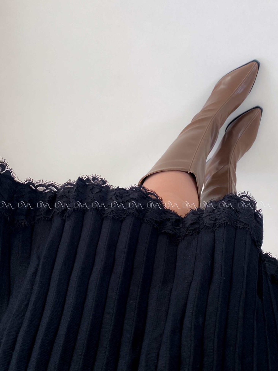 Úpletová skladaná sukňa s krajkou čierna A 166