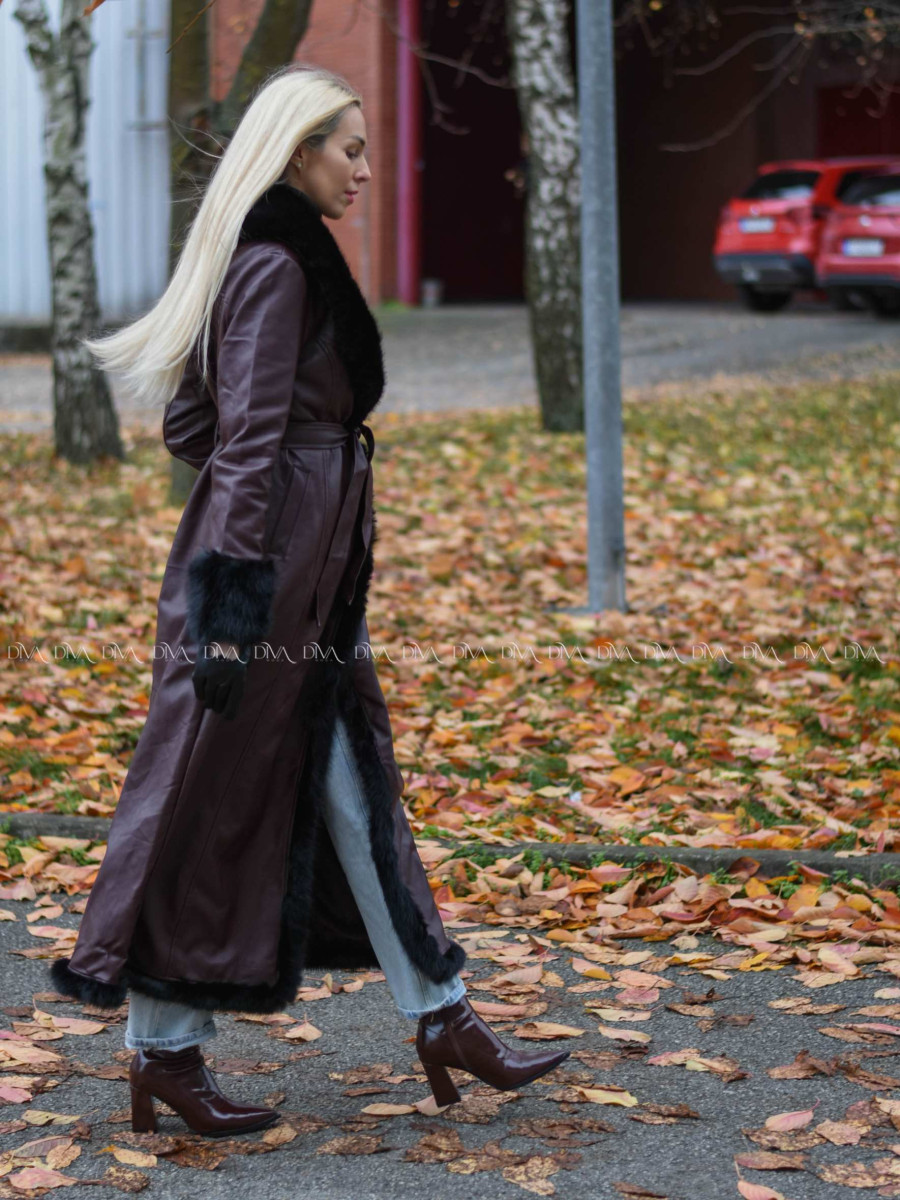 Zateplený koženkový kabát burgundy s čiernou kožušinou A 74 Zateplený koženkový kabát burgundy s čiernou kožušinou A 74