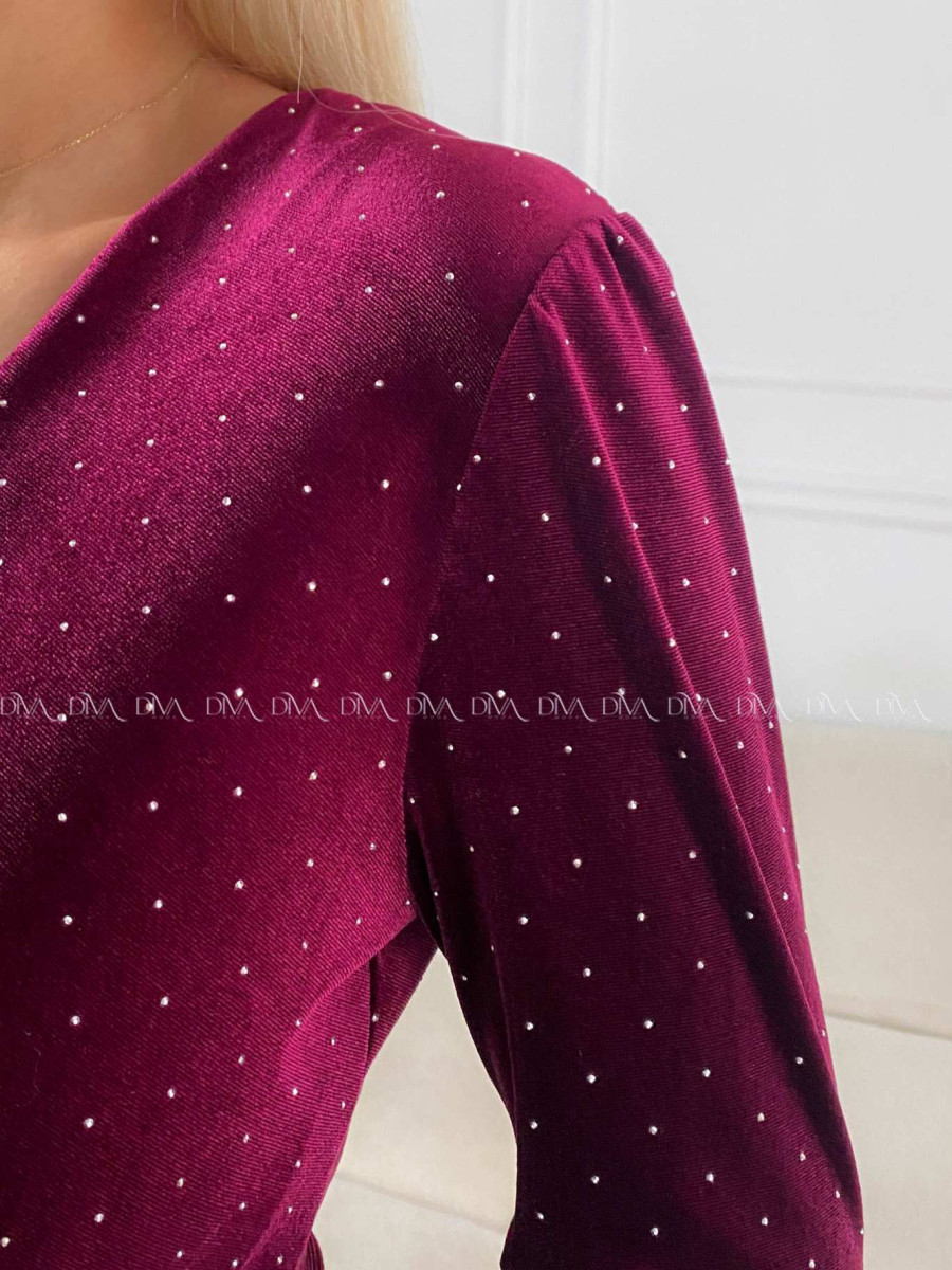 Zamatové šaty s kamienkami burgundy A 202 Zamatové šaty s kamienkami burgundy A 202