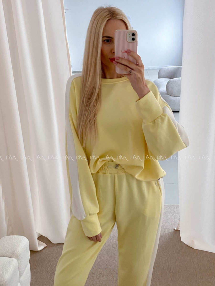 Hladký ležérny komplet s pruhom žltý AB 26