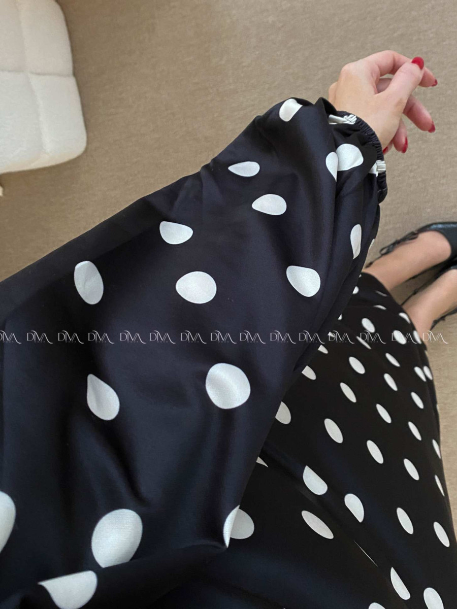 Bodkované púzdrové midi šaty čierne AB 44