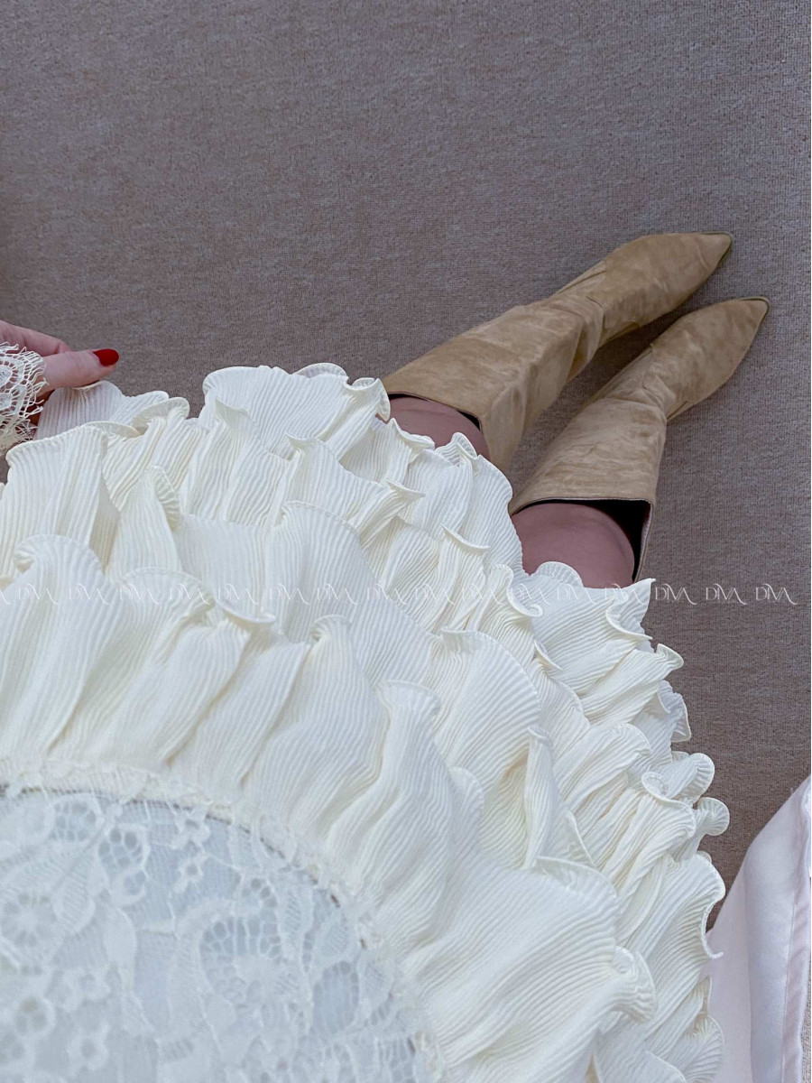 Krajkované elegantní šaty s volánovou sukní vanilkové AB 50