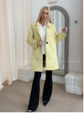 Midi prechodný kabát s brošňou banánový AB 59