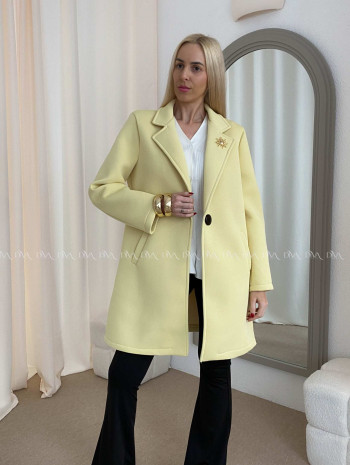 Midi prechodný kabát s brošňou banánový AB 59