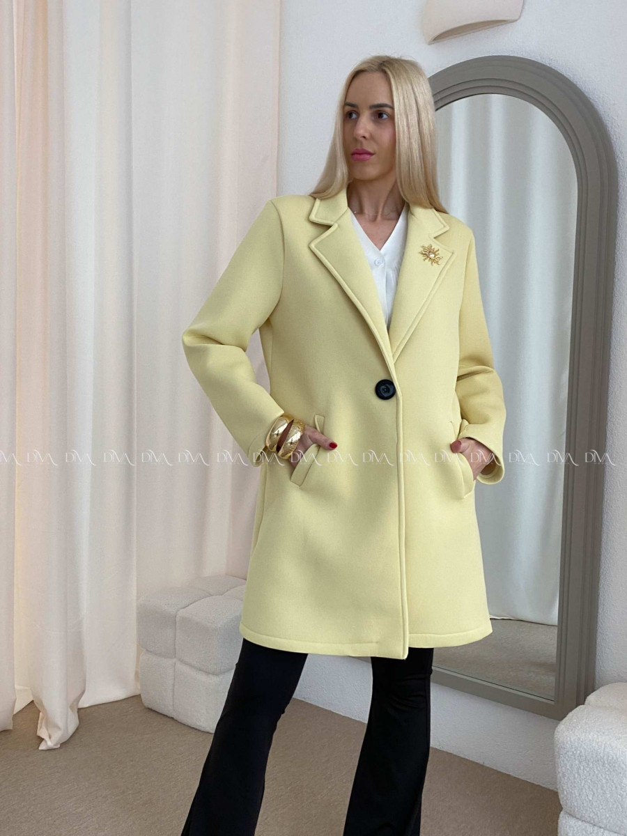 Midi prechodný kabát s brošňou banánový AB 59