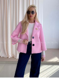Krátky prechodný kabát s brošňou ružový AB 12