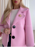 Krátky prechodný kabát s brošňou ružový AB 12
