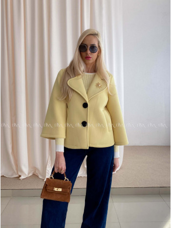 Krátky prechodný kabát s brošňou limetkový AB 12