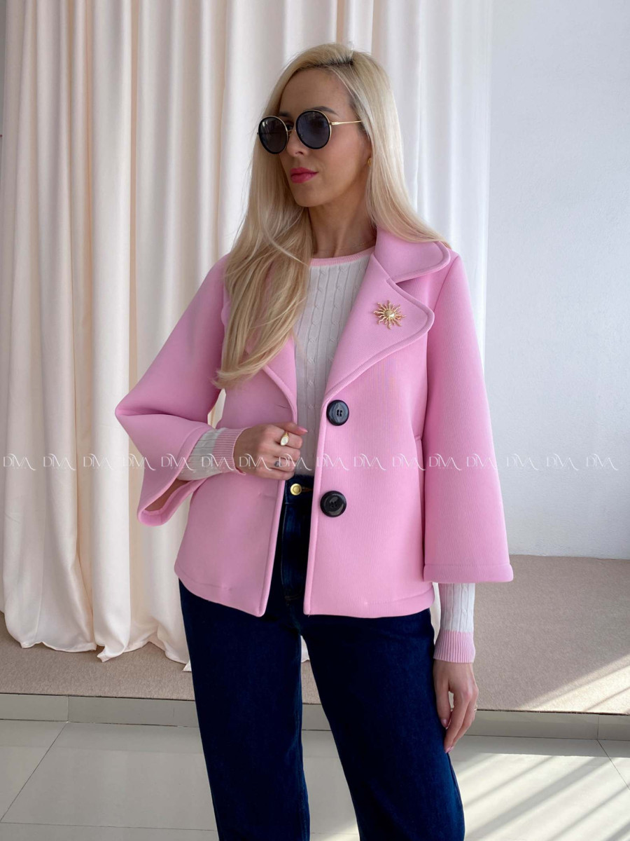 Krátky prechodný kabát s brošňou ružový AB 12
