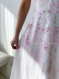 Elegantné kvetované šaty na tenké ramienka Donna AB 115 Elegantné kvetované šaty na tenké ramienka Donna AB 115