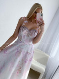 Elegantné kvetované šaty na tenké ramienka Donna AB 115 Elegantné kvetované šaty na tenké ramienka Donna AB 115