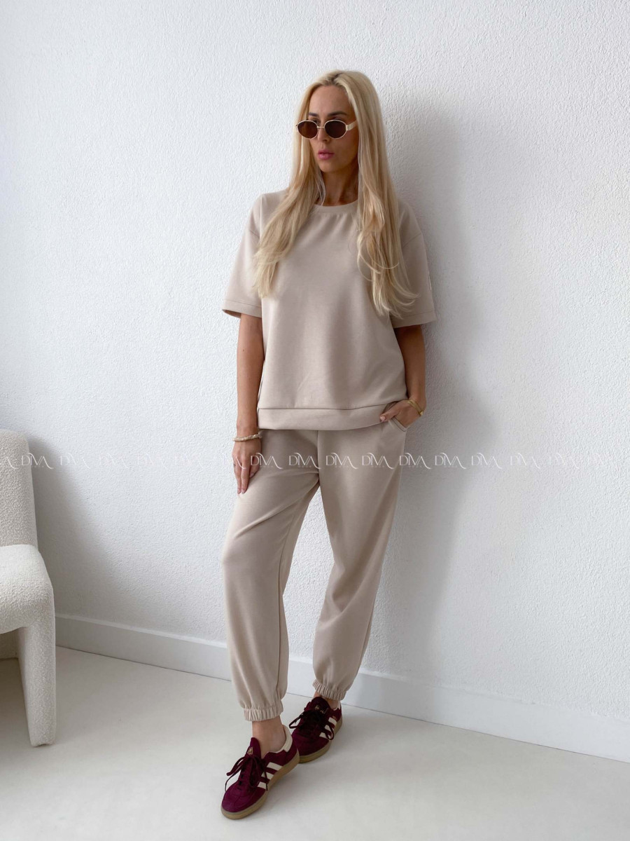 Pohodlný komplet s nášivkou béžový AB 128