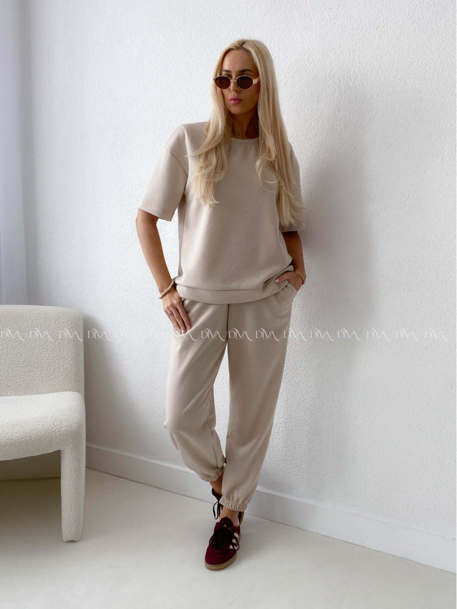 Pohodlný komplet s nášivkou béžový AB 128