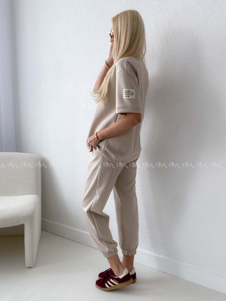 Pohodlný komplet s nášivkou béžový AB 128