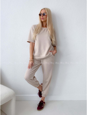 Pohodlný komplet s nášivkou béžový AB 128