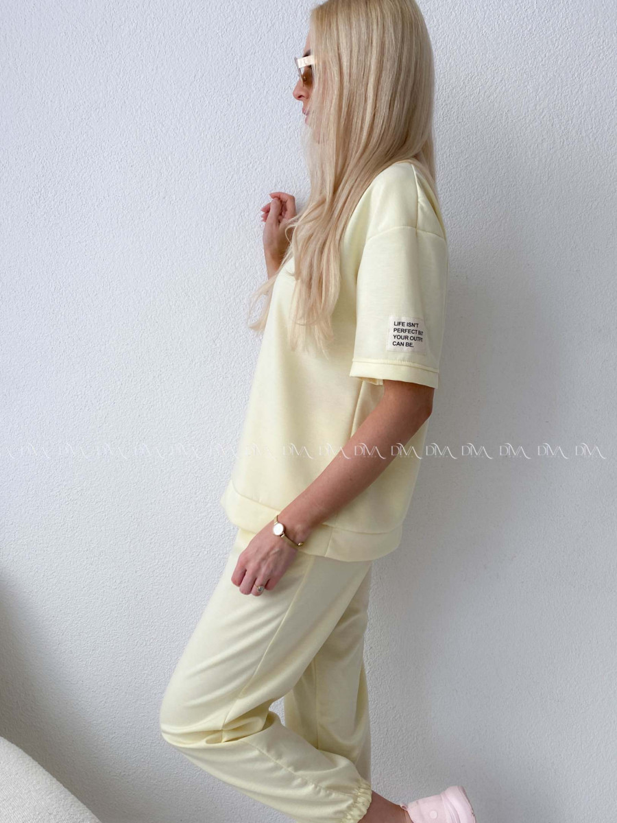 Pohodlný komplet s nášivkou butter yellow AB 128