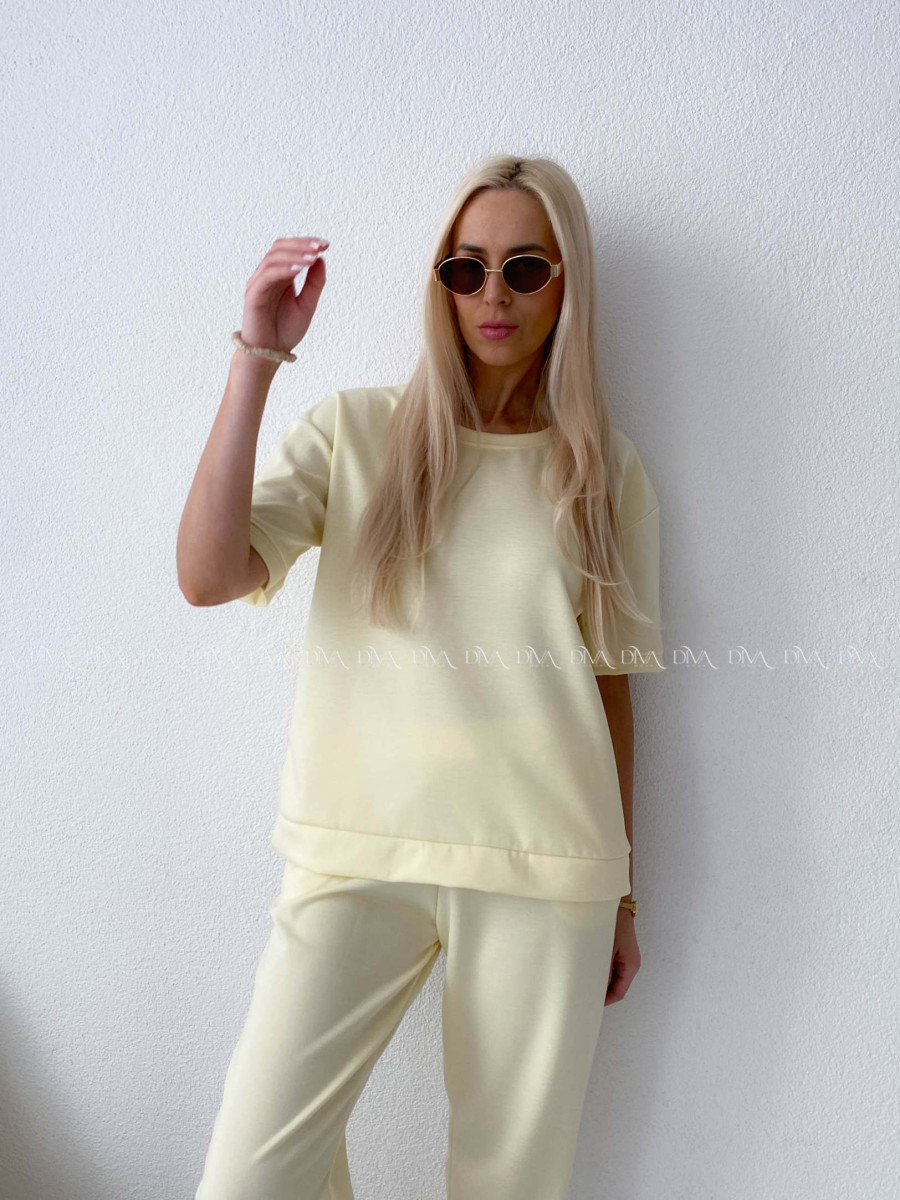 Pohodlný komplet s nášivkou butter yellow AB 128