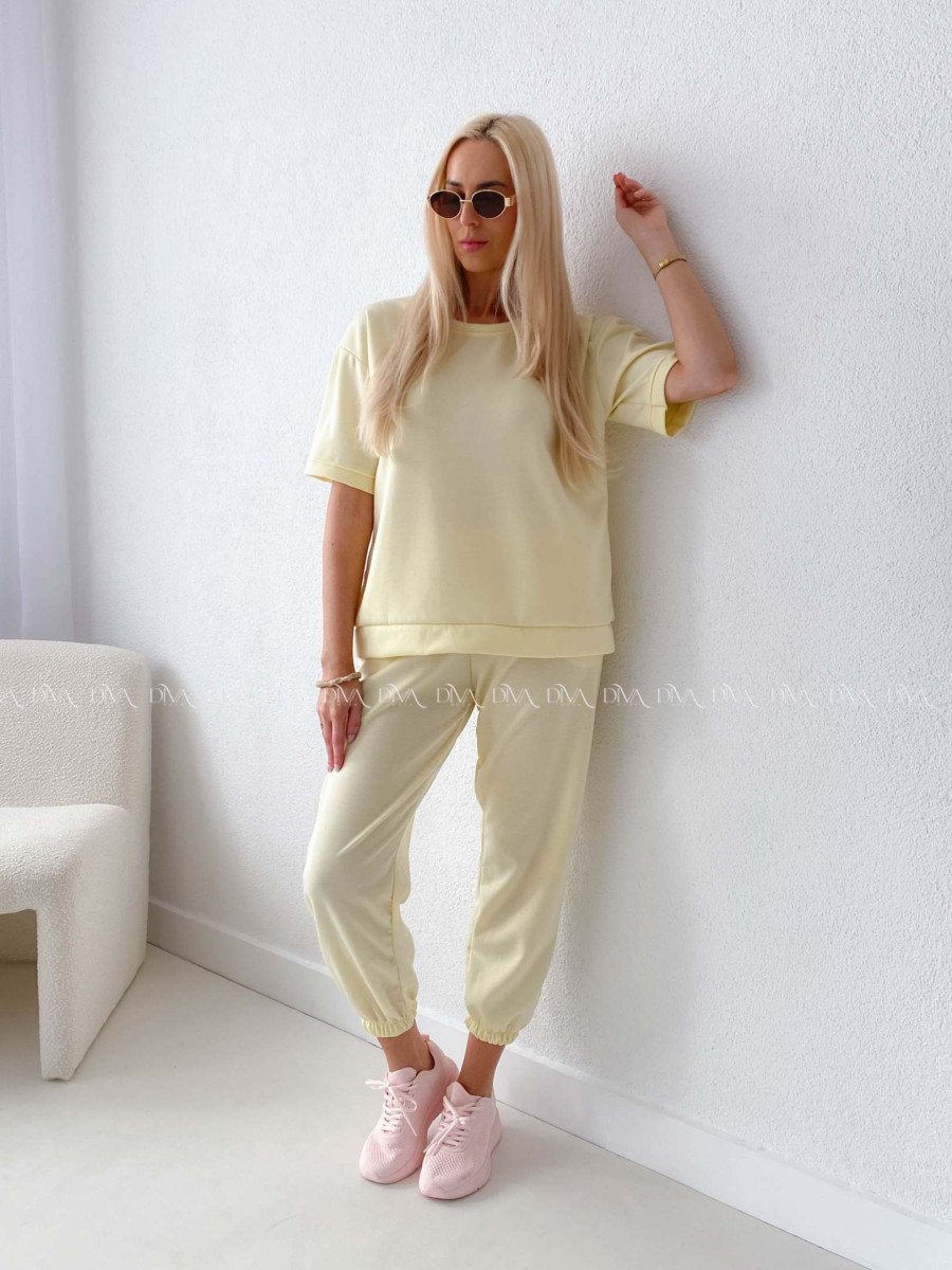 Pohodlný komplet s nášivkou butter yellow AB 128