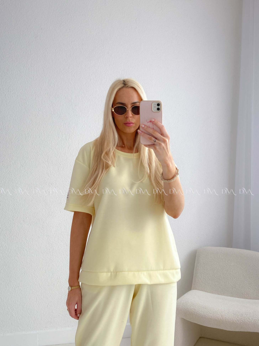 Pohodlný komplet s nášivkou butter yellow AB 128