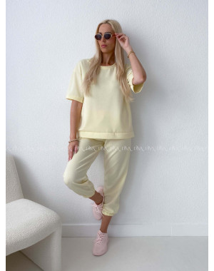 Pohodlný komplet s nášivkou butter yellow AB 128