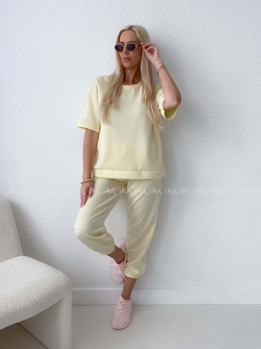 Pohodlný komplet s nášivkou butter yellow AB 128